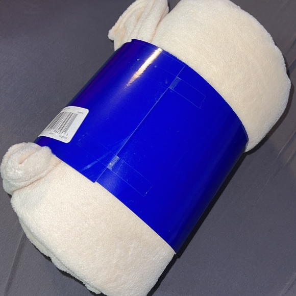 Throw - Picture 2 of 3